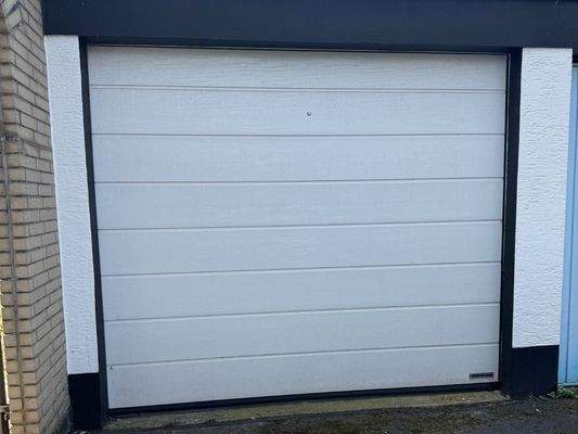 Garage mit Sektionaltor