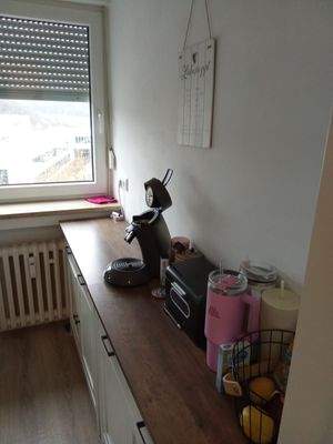 Küchenzeile mit Kaffeemaschine