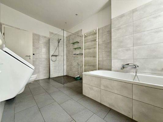 Wannen-/Duschbadezimmer