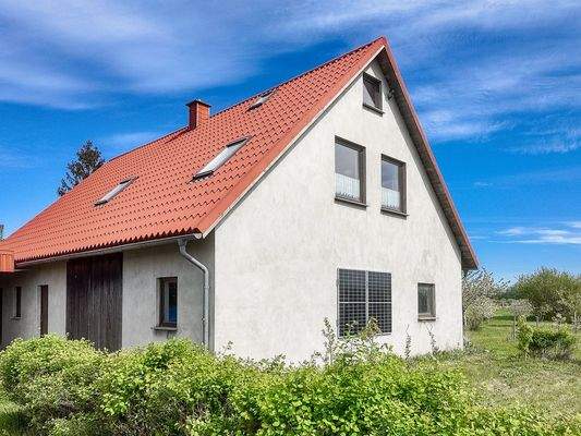 Solarpanele an der Hauswand