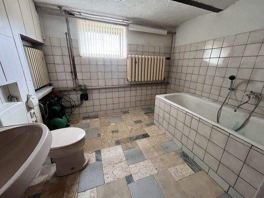 2025-3364-Badezimmer im Keller