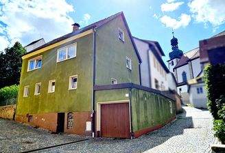 Wohnhaus mit Garage