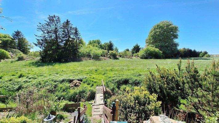 Blick vom Garten in die traumhafte Landschaft