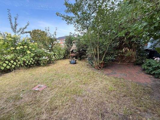 Garten mit Terrassenbereich