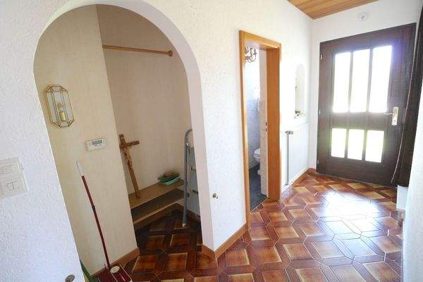 Eingang mit WC & Garderobe