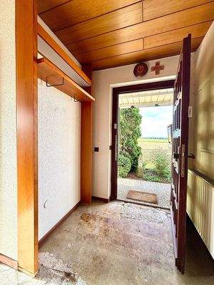 Eingang mit Blick R. Feld