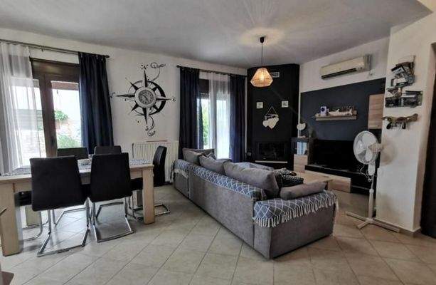 Kreta, Roumeli: Villa in kleiner Wohnanlage zu verkaufen