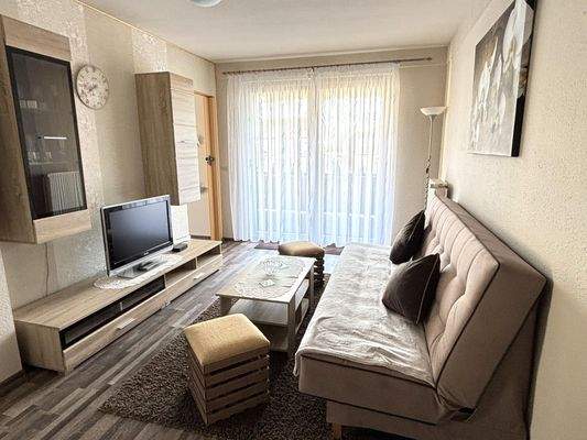 Helles Wohnzimmer mit Terrassenzugang