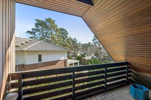 BALKON IN SÜD/OST-AUSRICHTUNG