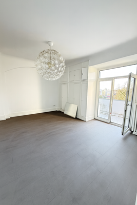 Schlafzimmer mit eigenem Balkon