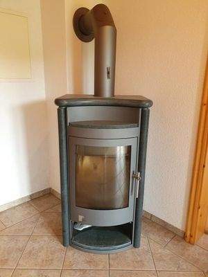 KG: Holzofen im Esszimmer