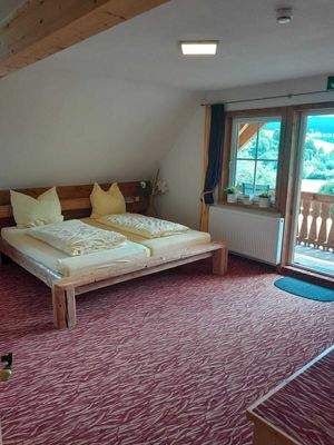 Doppelz. mit Bad und Balkon