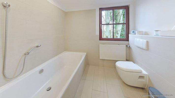 Vollbad mit Dusche OG