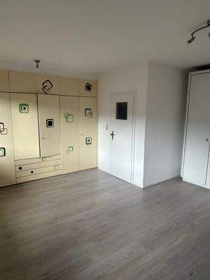 Schlafzimmer mit Einbauschrank