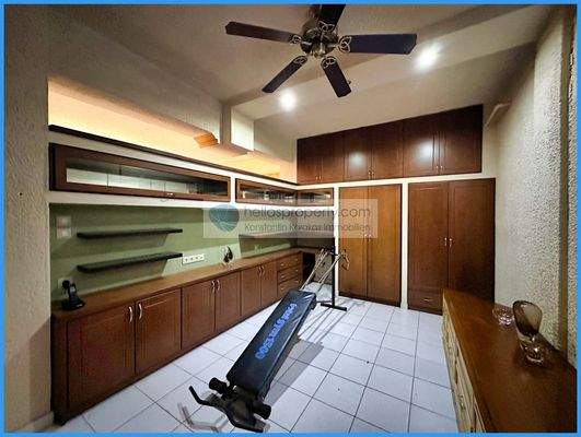 242f4786cf1741f2bf1aa38e86f7e6dd-original