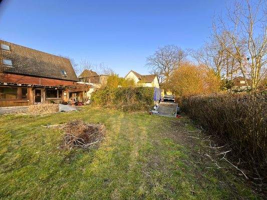 Großes Grundstück.jpg