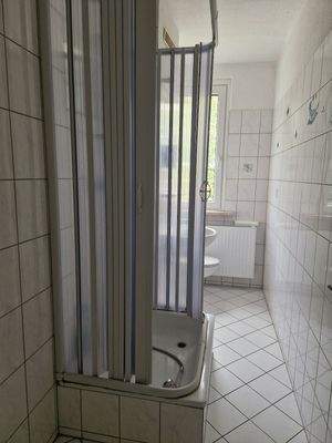 Badezimmer mit Dusche