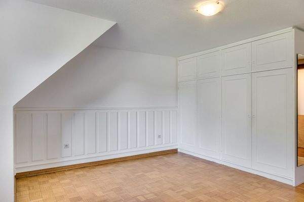 Schlafzimmer WHG II mit Einbauschränken