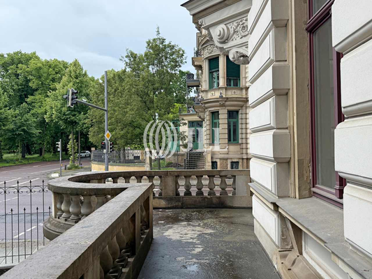 Balkon Hochparterre - JLL