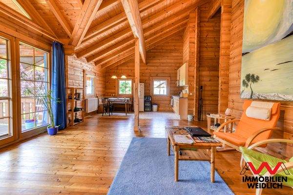 Reizvoller, großzügiger Wohnbereich im Obergeschoss