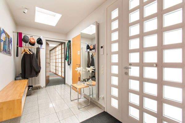 Einladend heller Flur 