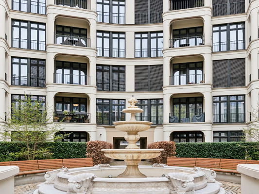 Innenhof mit Brunnen