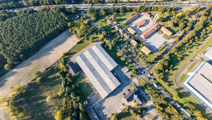 Draufsicht mit Blick auf die B1 und die A10, westlicher Berliner Ring