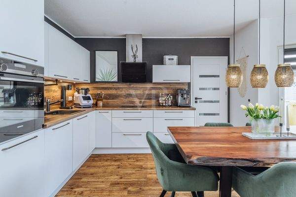 Küche mit EBK & Essbereich