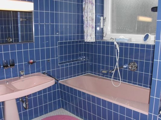 Badezimmer 1.JPG