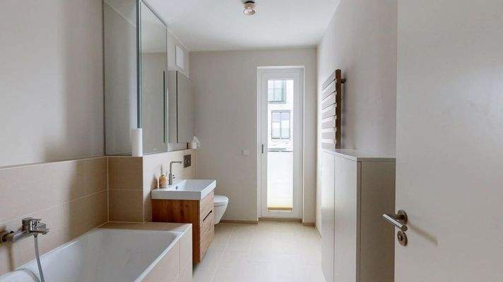 Badezimmer mit Badewanne