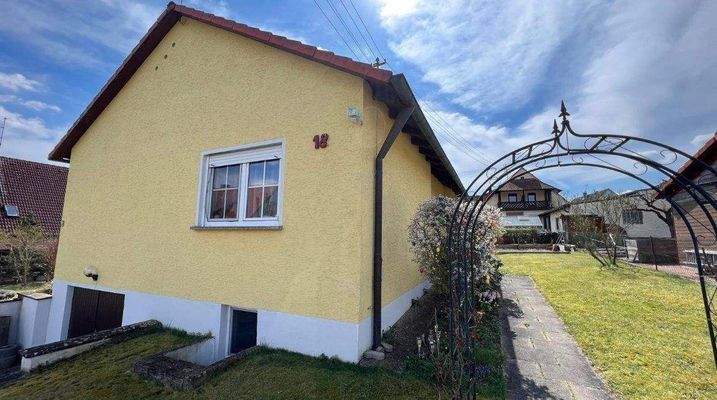 Blick Eingang Vorgarten