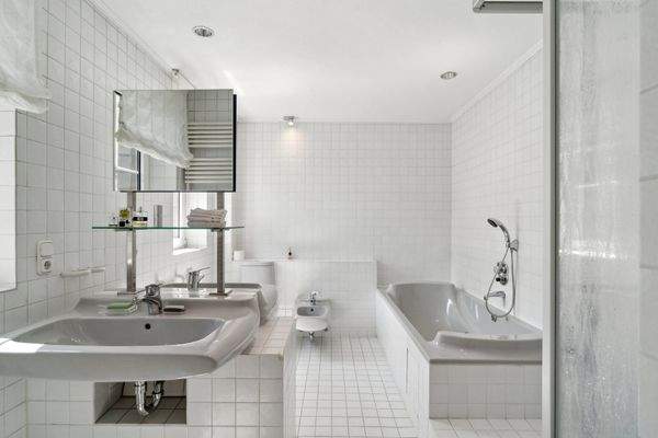 Badezimmer en Suite (1) OG