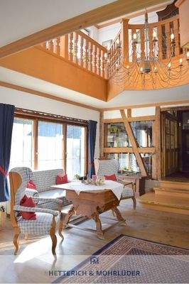 Sitzecke mit Kronleuchter