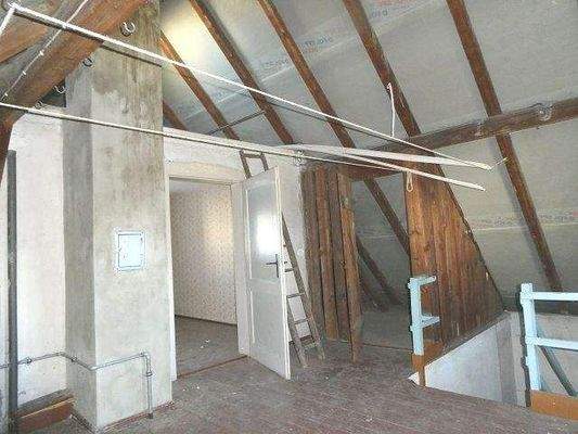 DG: 1x Raum mit Gastherme und Ausbaupotential