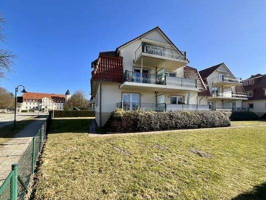 Rückseite des Hauses vom Grundstück