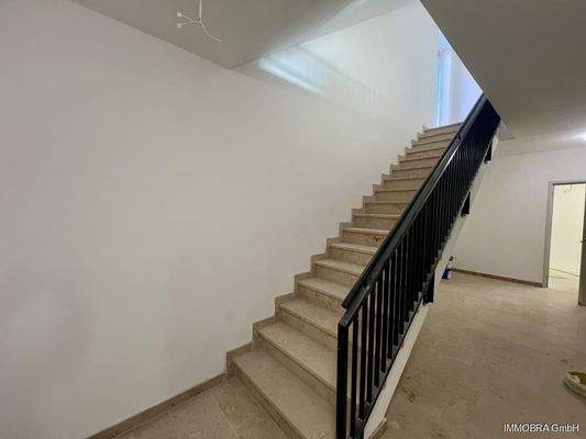Treppenaufgang Garage zum EG