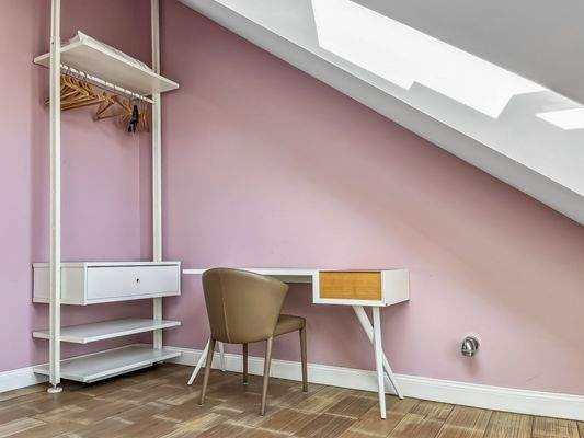 Schreitbisch im Schlafzimmer