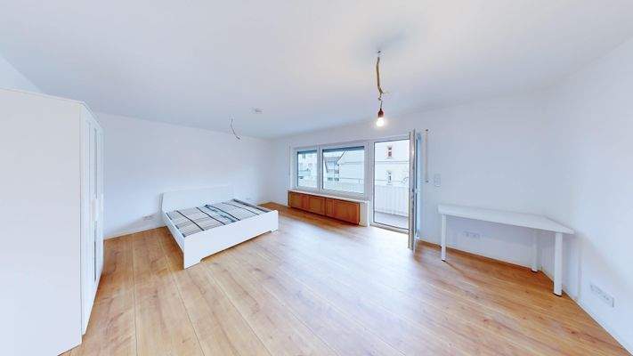 Geräumiges WG-Zimmer mit Balkon