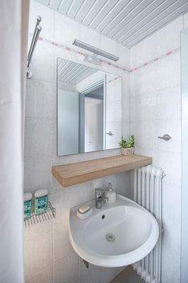 Ligaria: Villa mit drei Wohnungen und Pool zu verkaufen