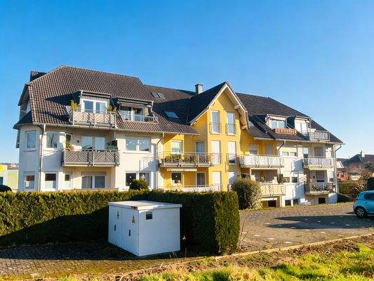 Haus von hinten Parkplatzseite.jpeg