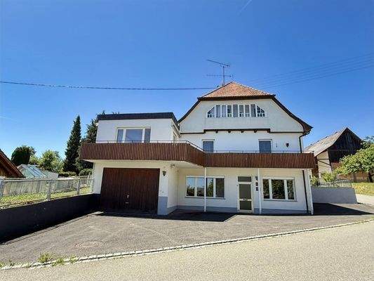 Einfamilienhaus mit Gewerberäumen und Garage