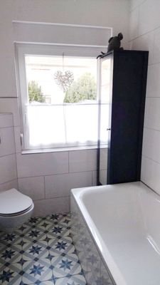 Tageslichtbad mit Wanne EG