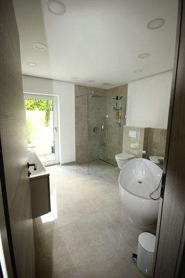 UG Badezimmer 1.JPG