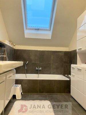 DG - Bad mit Dusche/Wanne