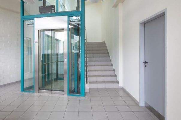 Bürogebäude, Personenaufzug