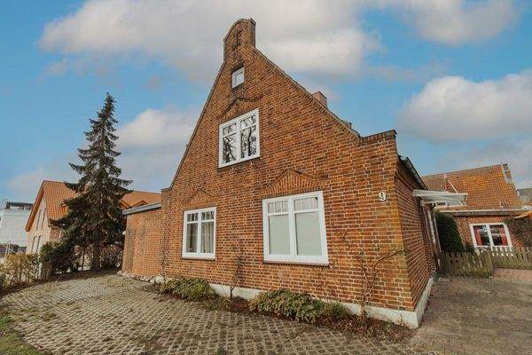 mehrere Außenstellplätze 