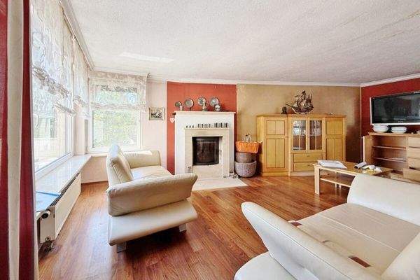 Wohnzimmer mit Kamin