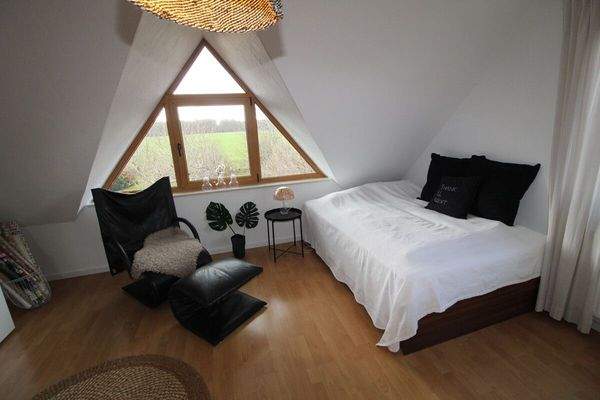 Schlafzimmer 2 im 1. OG