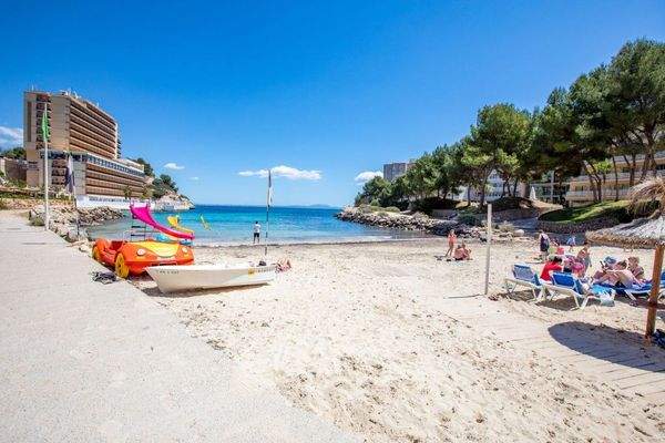 playa Cala Vinyes verano