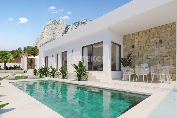 Finestrat Villas in Secure Estate Between Mountain and Sea